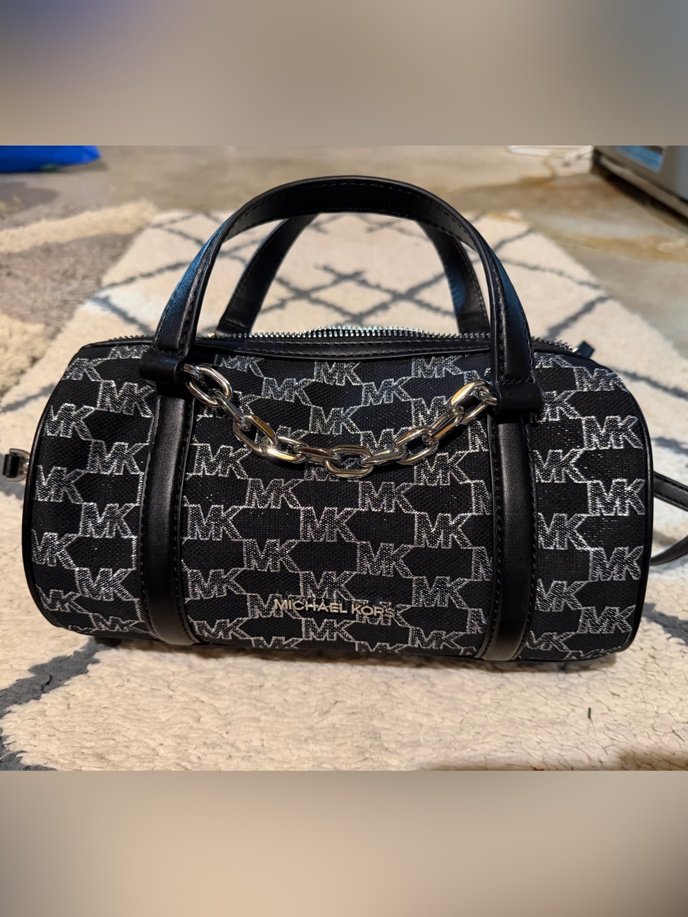 MICHAEL KORS ZOOEY BARREL MESSENGER SHOULDER BAG